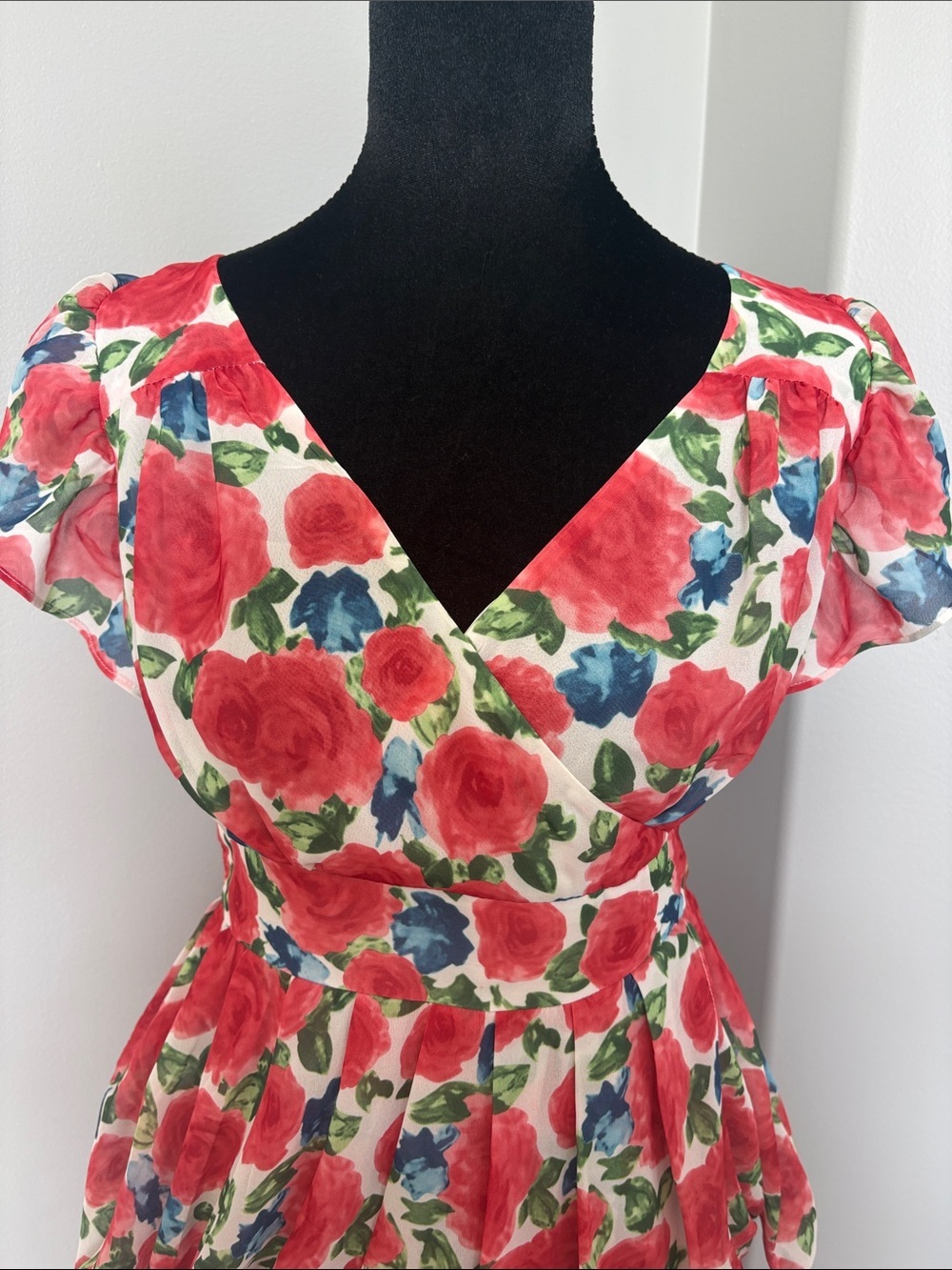 Vero Moda Red Floral Wrap-Style Mini Dress with Blue & Green Accents - Picture 8 of 10